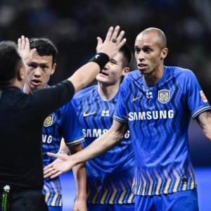 开云App-米兰达想解约无奈下家难寻 巴甲豪门让他大幅降薪