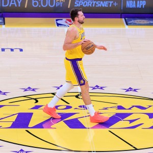 开云下载-东契奇生涯第100场30+10助 历史第4人 仅次于大O&amp;哈登&amp;詹姆斯